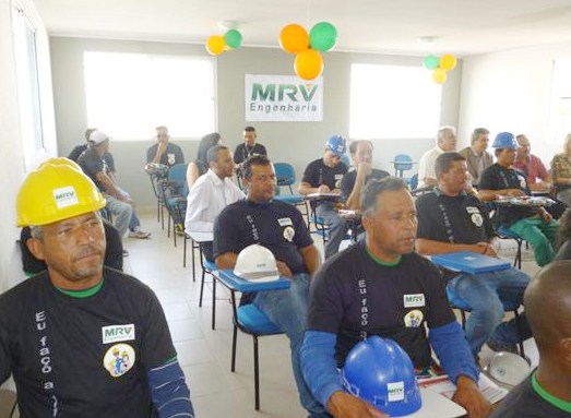 Cada canteiro de obra da empresa conta com uma escola para os funcionários (Foto: Divulgação)